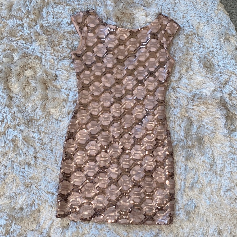 Pink sequins geometric pattern. Zipper closure. Lined dress.